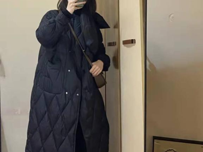 黑色长款羽绒服：冬季时尚搭配指南