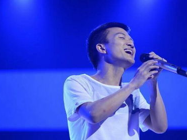 周深倾囊相赠，用全部身家谱写粉丝心曲