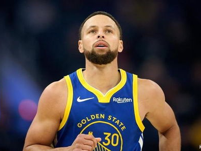 库里48分创生涯新高，引领球队逆袭夺冠！