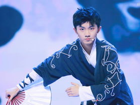 魏大勋舞动空气感：JYP出品，品质非凡